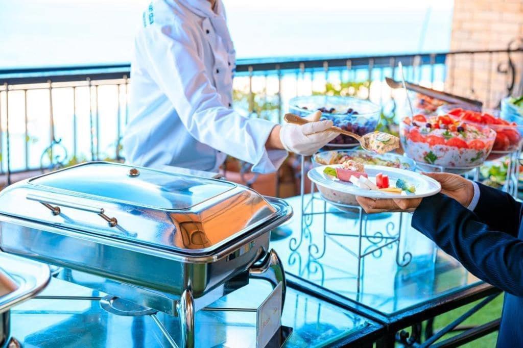 Fleet Club Mahrousa Alexandria Exterior foto A buffet at a hotel