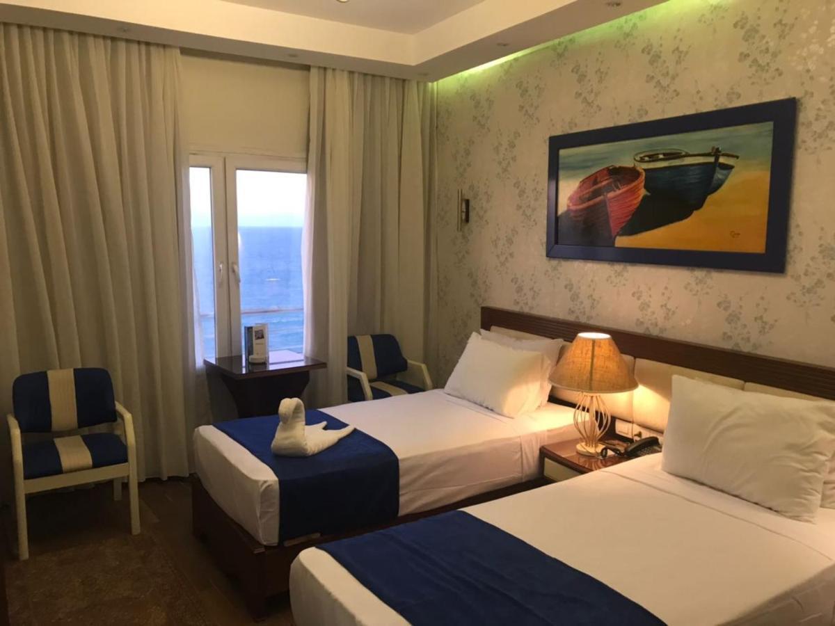 Fleet Club Mahrousa Alexandria Exterior foto A room at the hotel