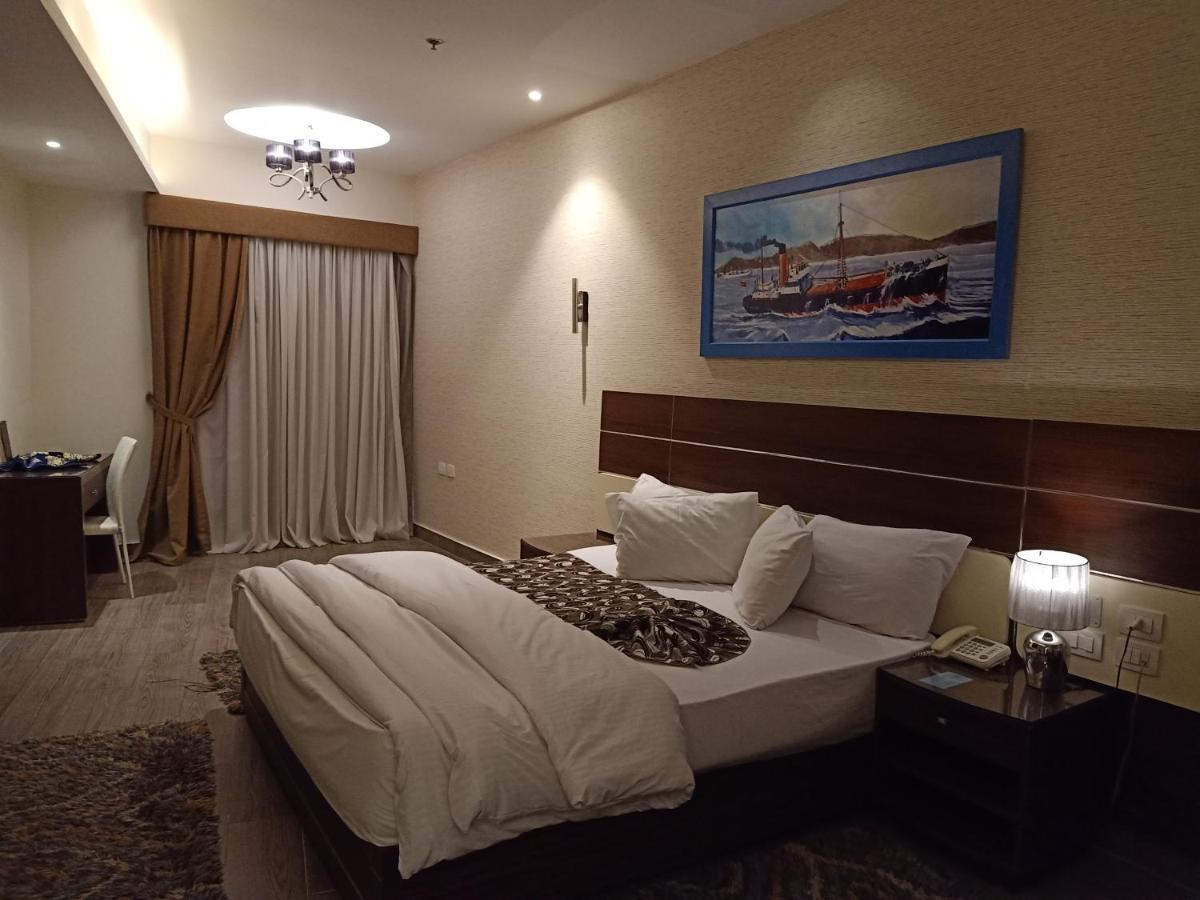 Fleet Club Mahrousa Alexandria Exterior foto A room at the hotel