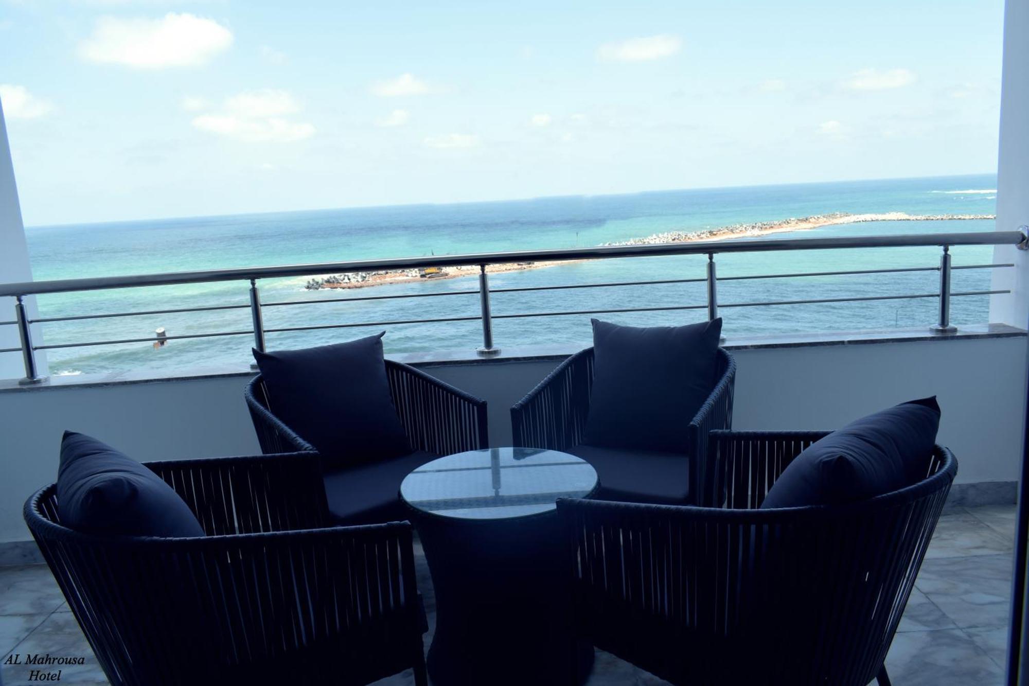 Fleet Club Mahrousa Alexandria Exterior foto View from the balcony of a suite at the Hilton Colombo